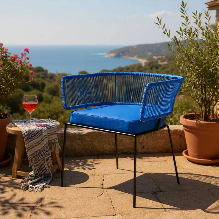 Chaise-en-corde-tressee-boheme-salle-a-manger-amboha-bleu-roi