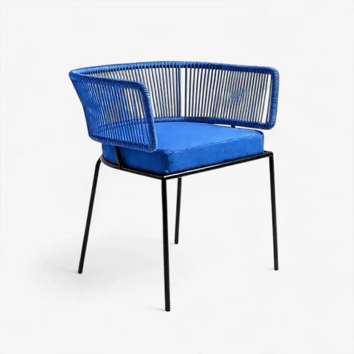 Mobilier-artisanal-chaise-bleu-roi-anakao